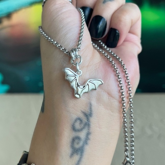 Vampire bat set earrings + necklace Halloween goth gothic - Picture 2 of 6